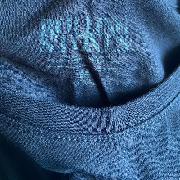 Rolling Stones Tongue Logo T-Shirt Black Size M Iconic Band Tee Rock Tour Style - Picture 3 of 3